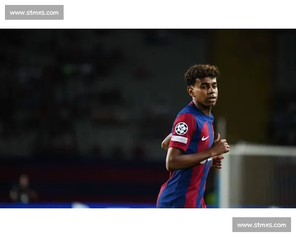 莱万亚马尔冰释前嫌！巴萨锋线 “新老少配” 重铸默契利刃